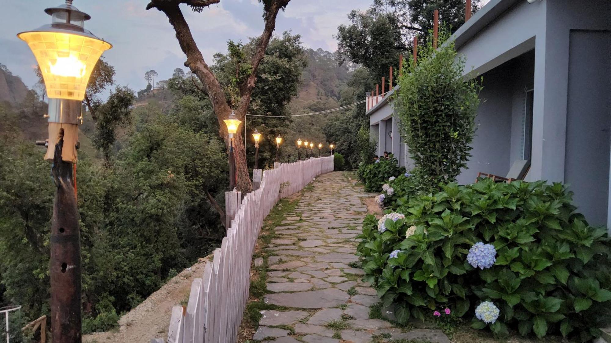 Shiva Valley Resort Kokhliyal Gaon Exteriör bild
